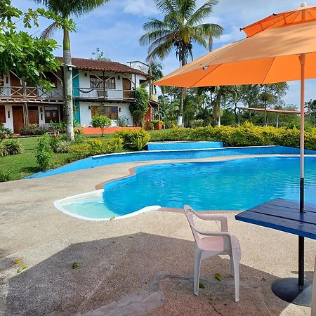 Finca Hotel Palmas Frente A Panaca キンバヤ エクステリア 写真