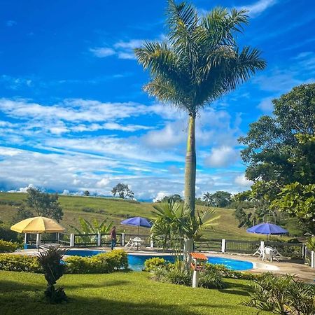 Finca Hotel Palmas Frente A Panaca キンバヤ エクステリア 写真