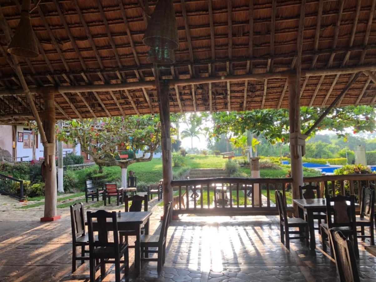 Finca Hotel Palmas Frente A Panaca キンバヤ エクステリア 写真